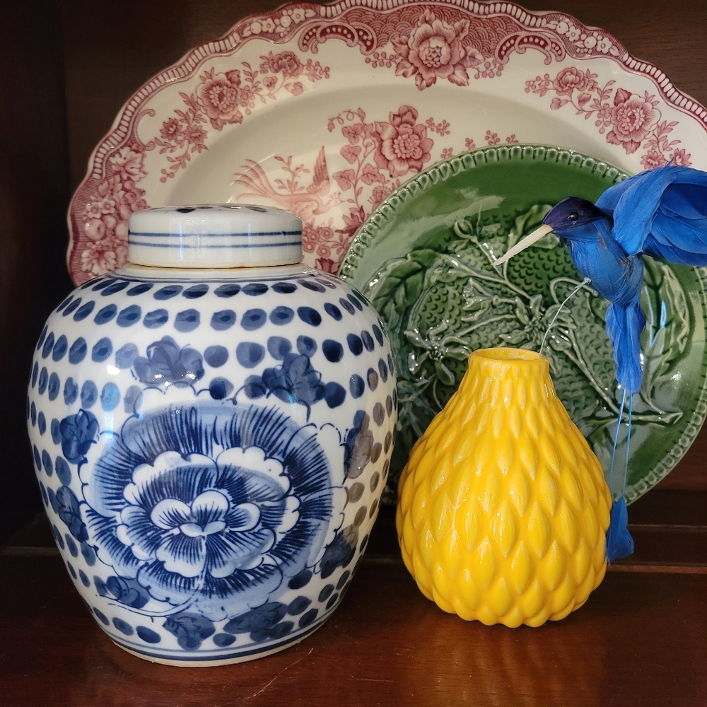 Chinoiserie peony and dots ginger jar